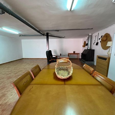 Casa Grande De Tres Plantas Con Parking Gratis Villa Linares  Dış mekan fotoğraf