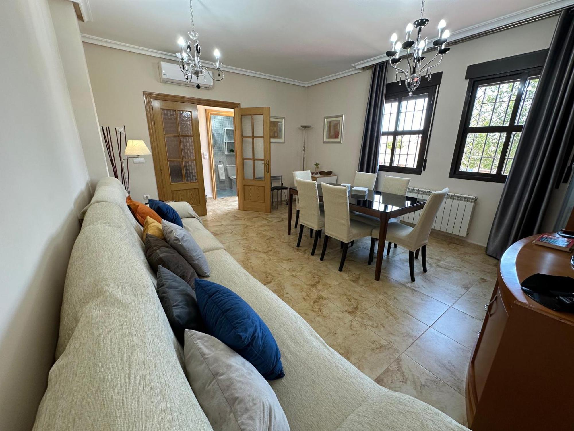 Casa Grande De Tres Plantas Con Parking Gratis Villa Linares  Dış mekan fotoğraf