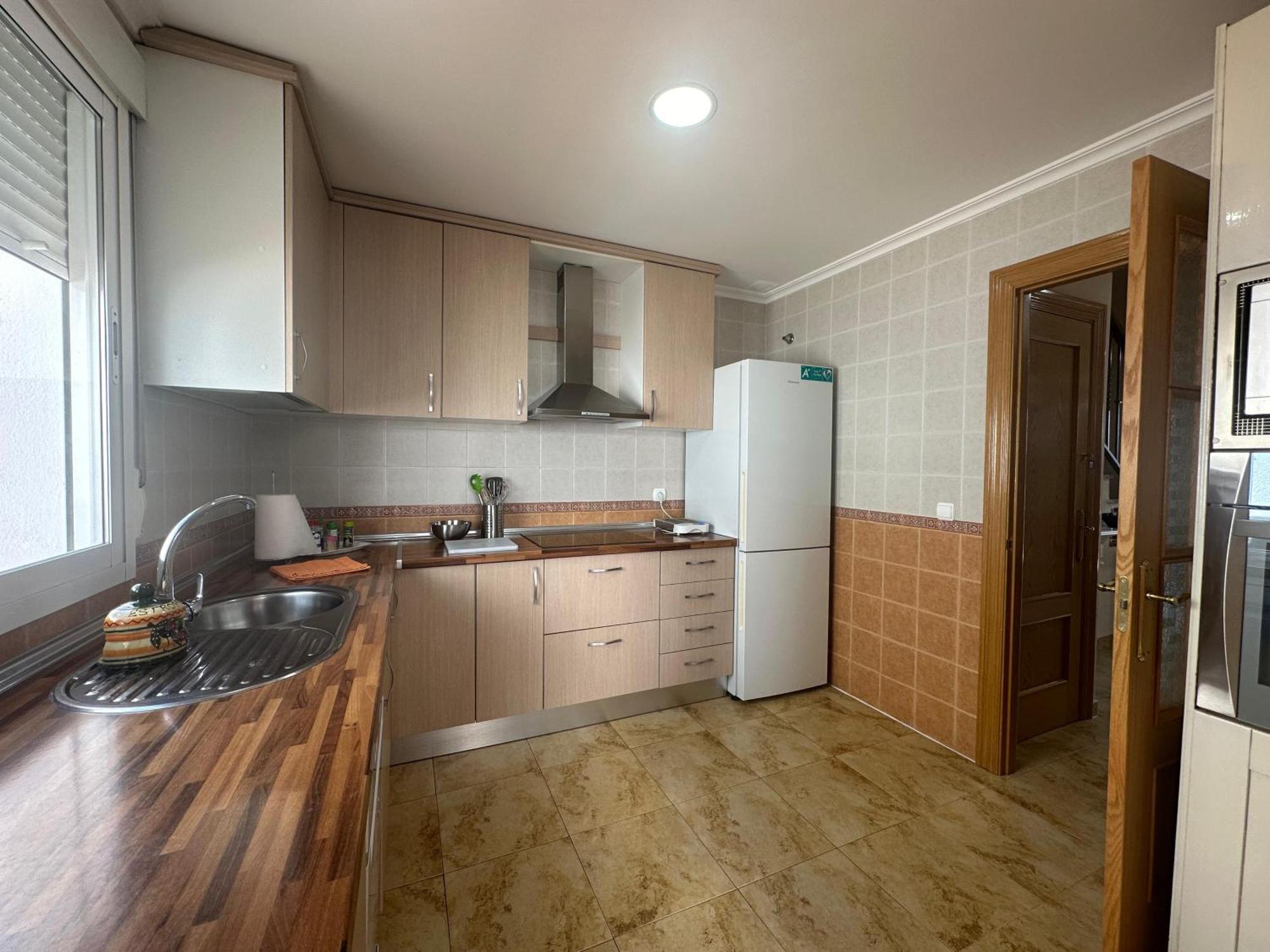 Casa Grande De Tres Plantas Con Parking Gratis Villa Linares  Dış mekan fotoğraf