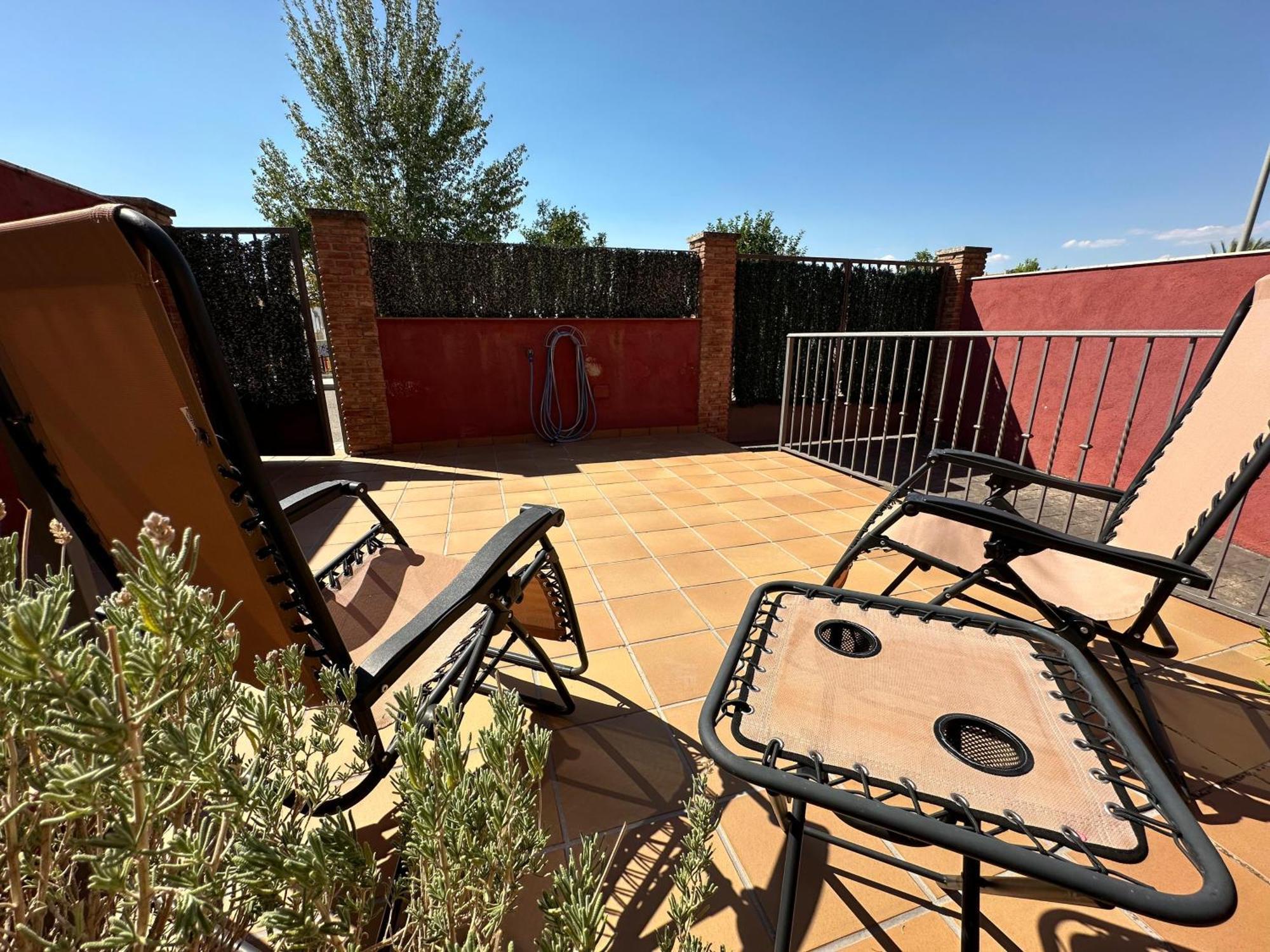 Casa Grande De Tres Plantas Con Parking Gratis Villa Linares  Dış mekan fotoğraf