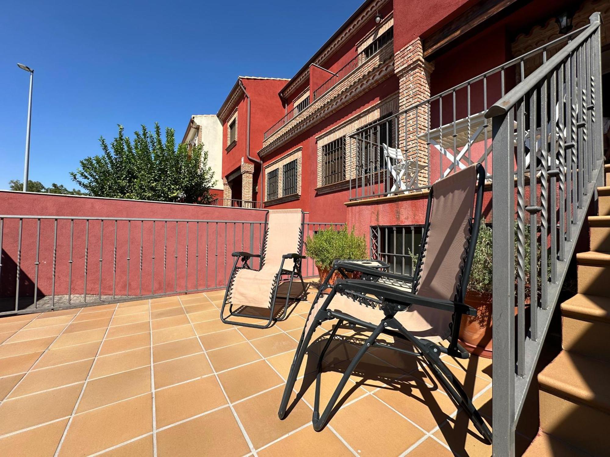 Casa Grande De Tres Plantas Con Parking Gratis Villa Linares  Dış mekan fotoğraf
