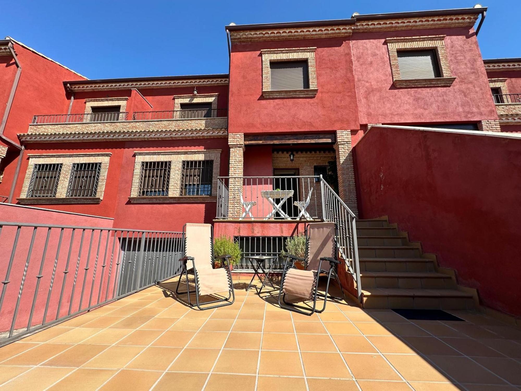 Casa Grande De Tres Plantas Con Parking Gratis Villa Linares  Dış mekan fotoğraf