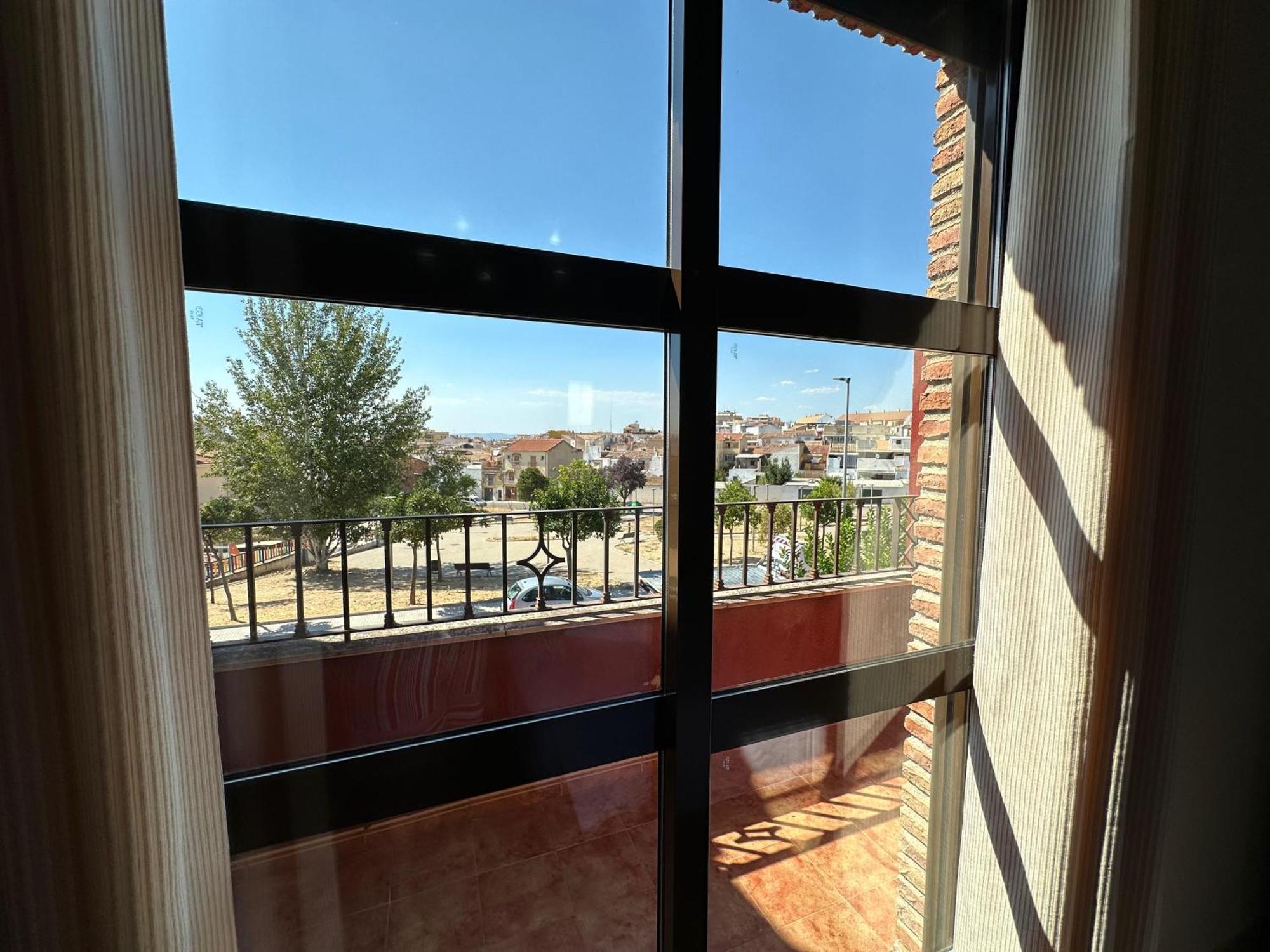 Casa Grande De Tres Plantas Con Parking Gratis Villa Linares  Dış mekan fotoğraf